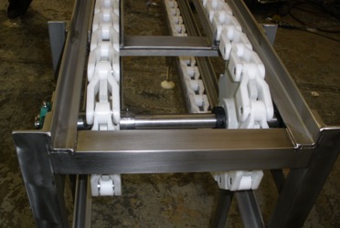 Conveyor for handling trays and crates